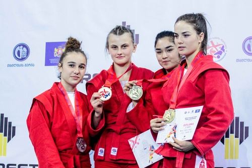 
<p>                                Российские самбисты выиграли семь медалей в первый день соревнований</p>
<p>                        