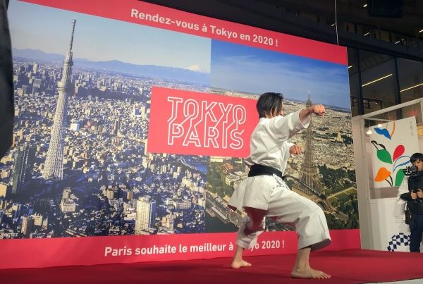 
<p>        Рика Усами выступила на Днях Токио в Париже<br />
      