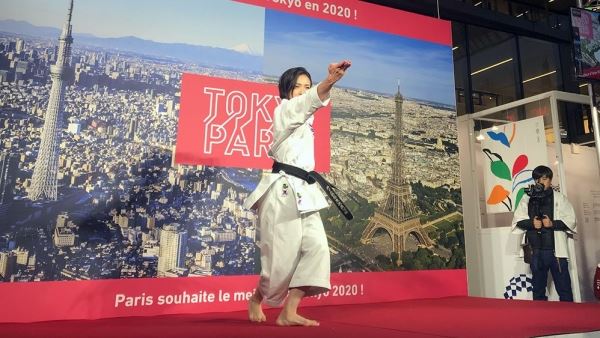 
<p>        Рика Усами выступила на Днях Токио в Париже<br />
      